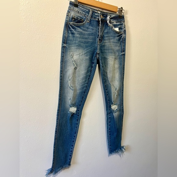 KanCan NWT Distressed Cropped Skinny Jean - Size 1/24 - Picture 7 of 14